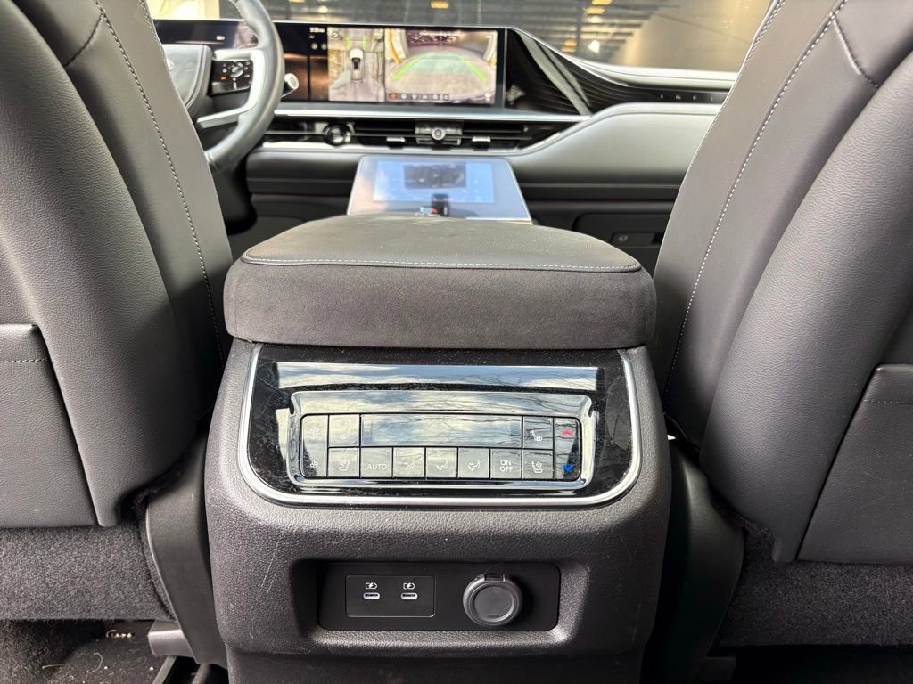 Used 2025 INFINITI QX80 Sensory image 45