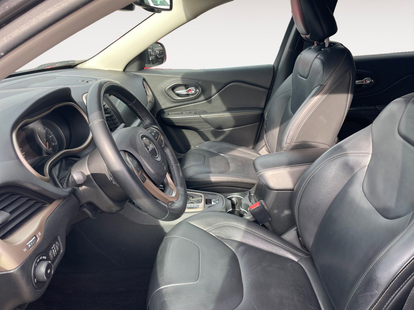 Used 2015 Jeep Cherokee Limited AWD/4WD image 21