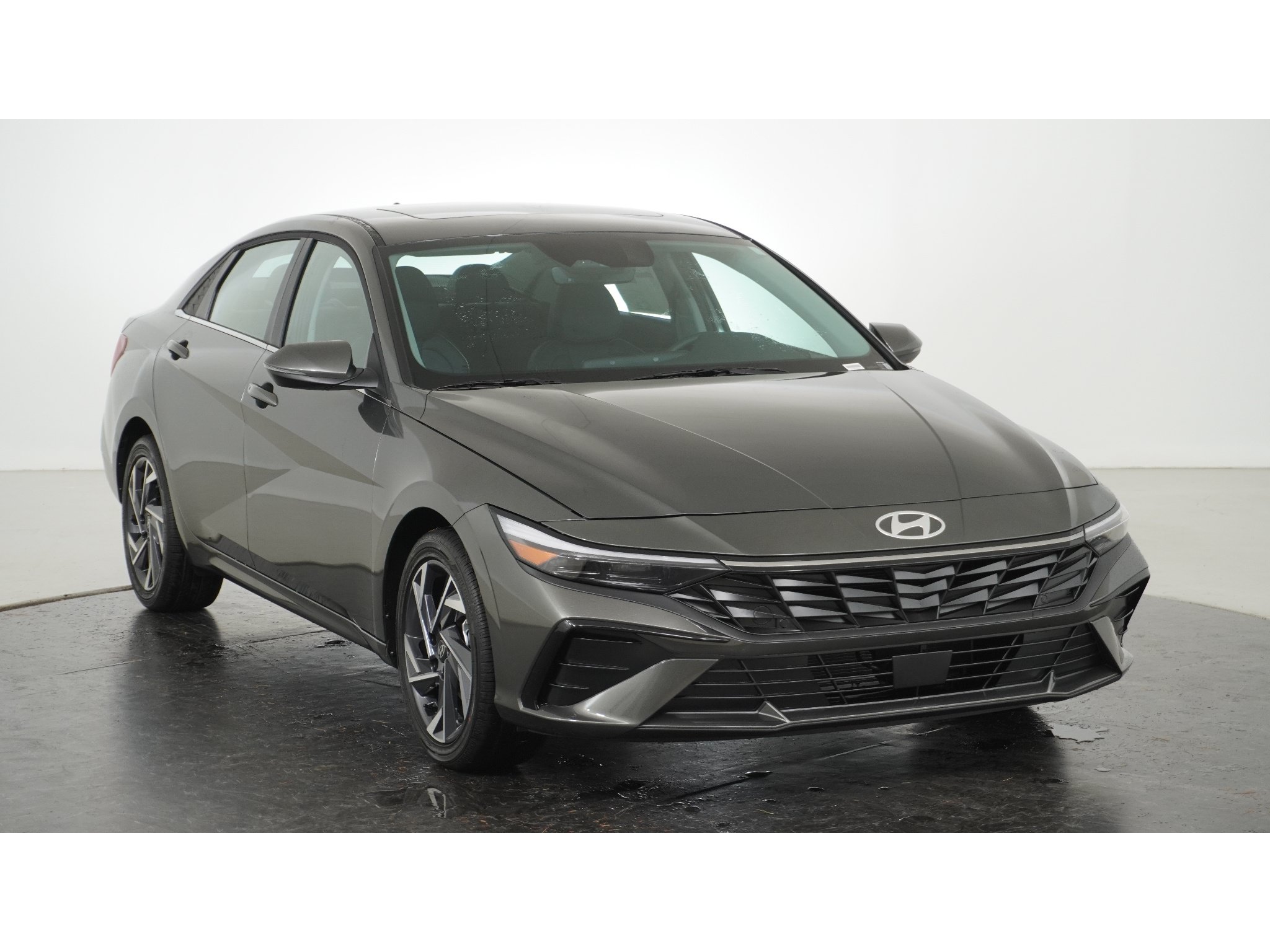 New 2026 Hyundai Elantra Limited FWD image 1