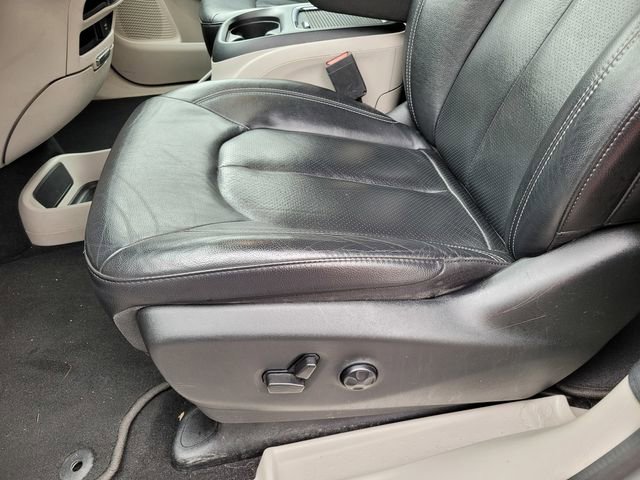 Used 2022 Chrysler Pacifica Touring-L image 17