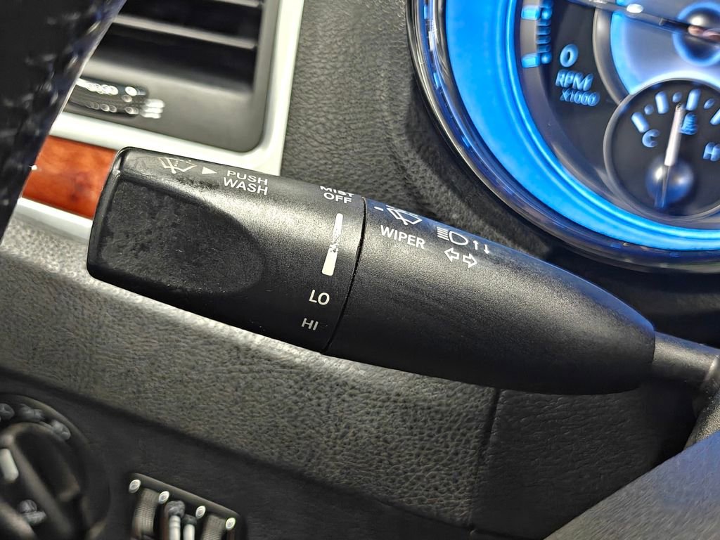 Used 2013 Chrysler 300 w/ Driver Convenience Group image 46