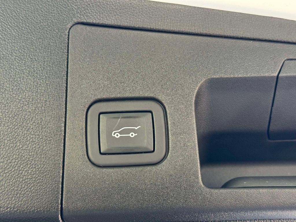 Used 2024 Cadillac XT5 Premium Luxury w/ LPO, Floor Liner Package AWD/4WD image 18