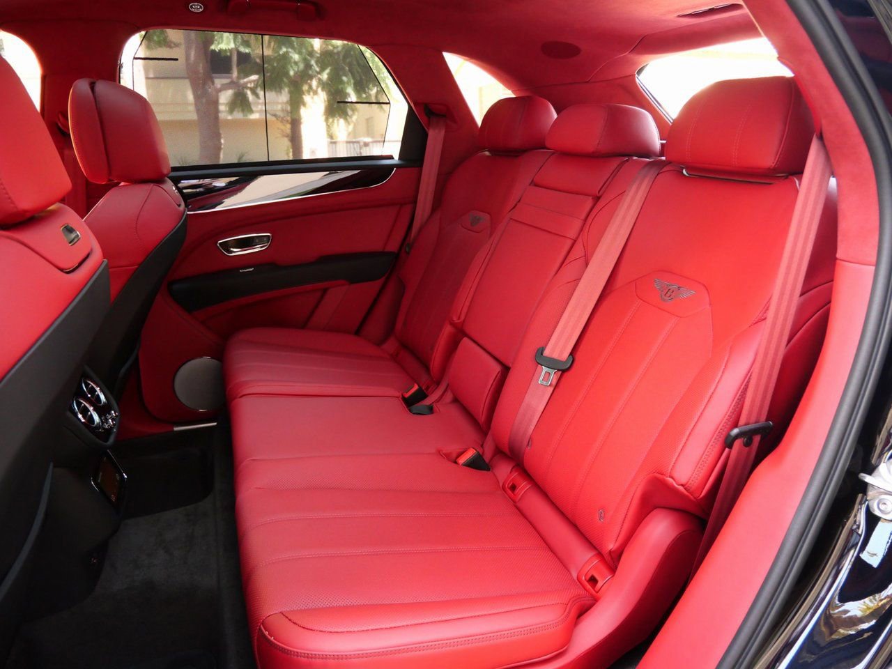 New 2025 Bentley Bentayga image 19
