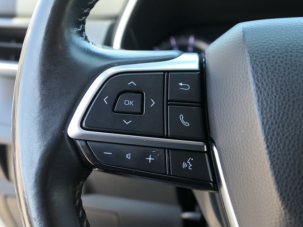 Used 2021 Toyota Highlander XLE FWD image 16