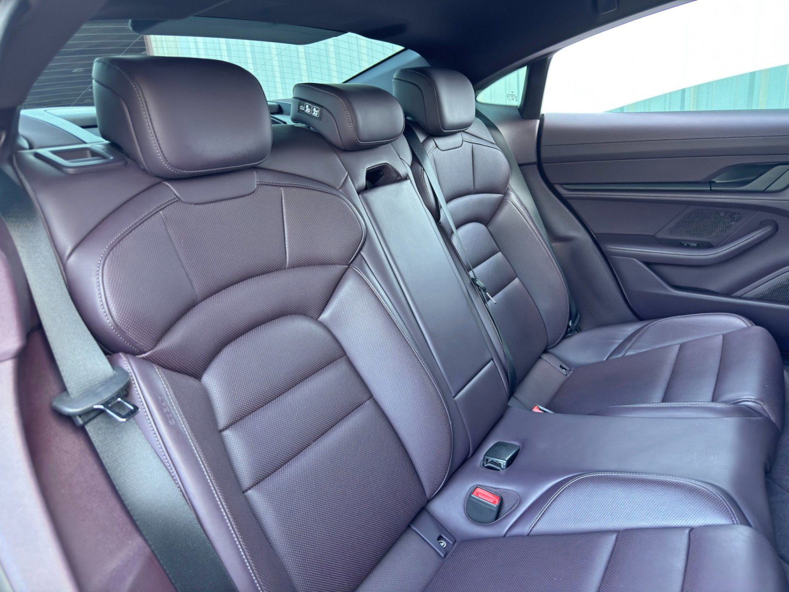 Used 2024 Porsche Taycan image 42