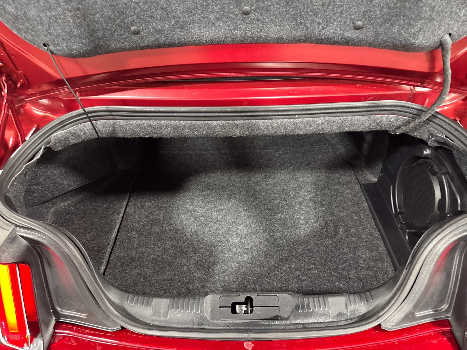 Used 2015 Ford Mustang Convertible RWD image 21