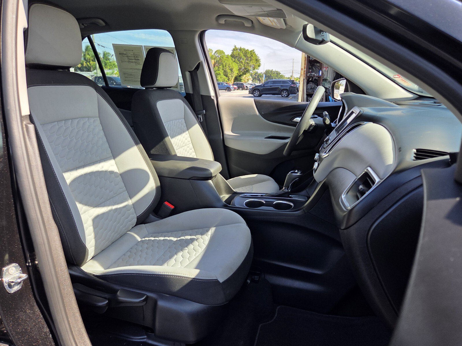 Used 2020 Chevrolet Equinox LS FWD image 16