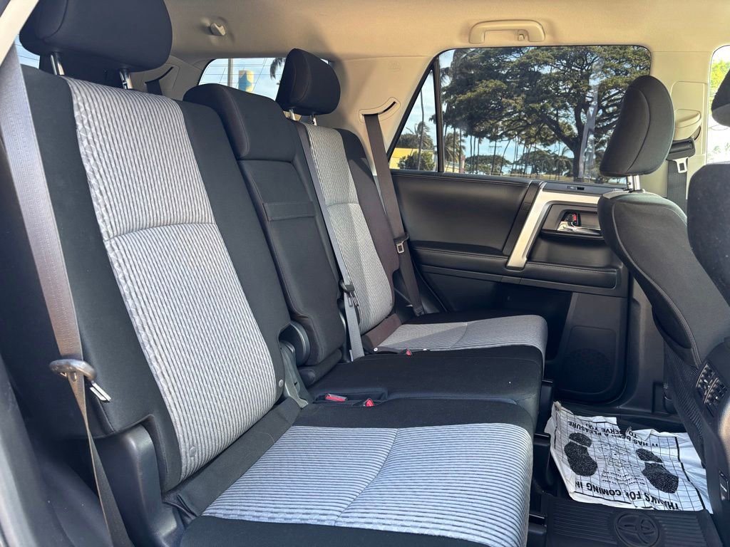 Used 2017 Toyota 4Runner SR5 AWD/4WD image 11