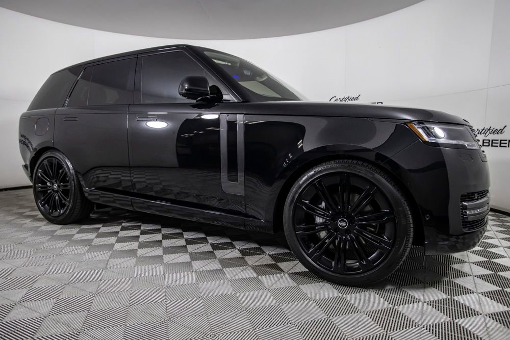 Used 2025 Land Rover Range Rover SE image 3