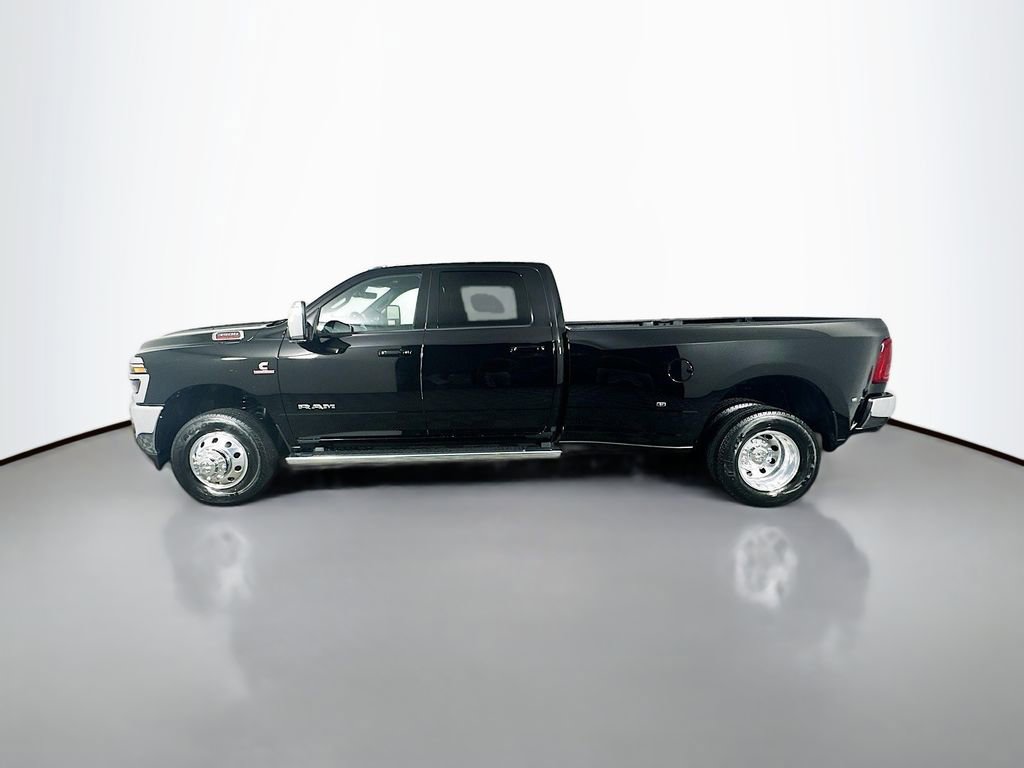 New 2025 RAM 3500 Laramie AWD/4WD image 4