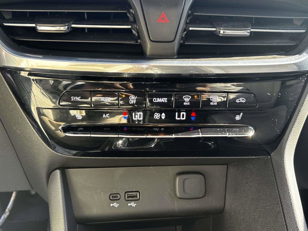Used 2024 Buick Encore GX Avenir image 27