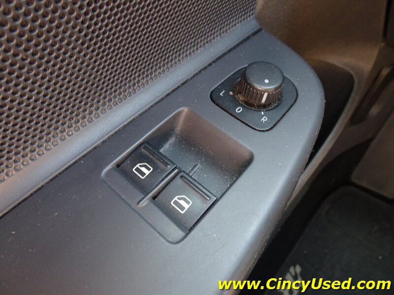 Used 2008 Volkswagen R32 AWD/4WD image 23