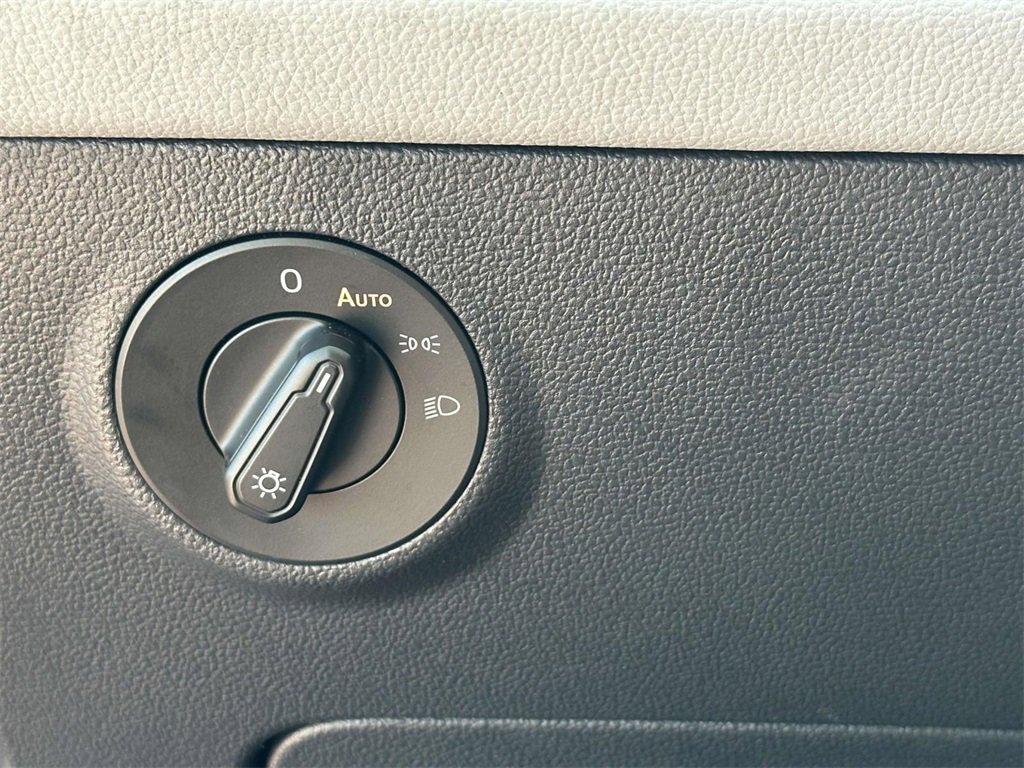 Used 2022 Volkswagen Taos SE image 15