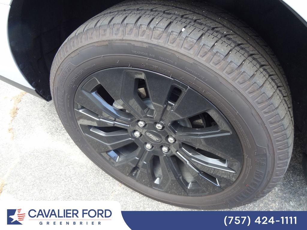 Used 2025 Ford Expedition Platinum w/ Stealth Appearance Package AWD/4WD image 11