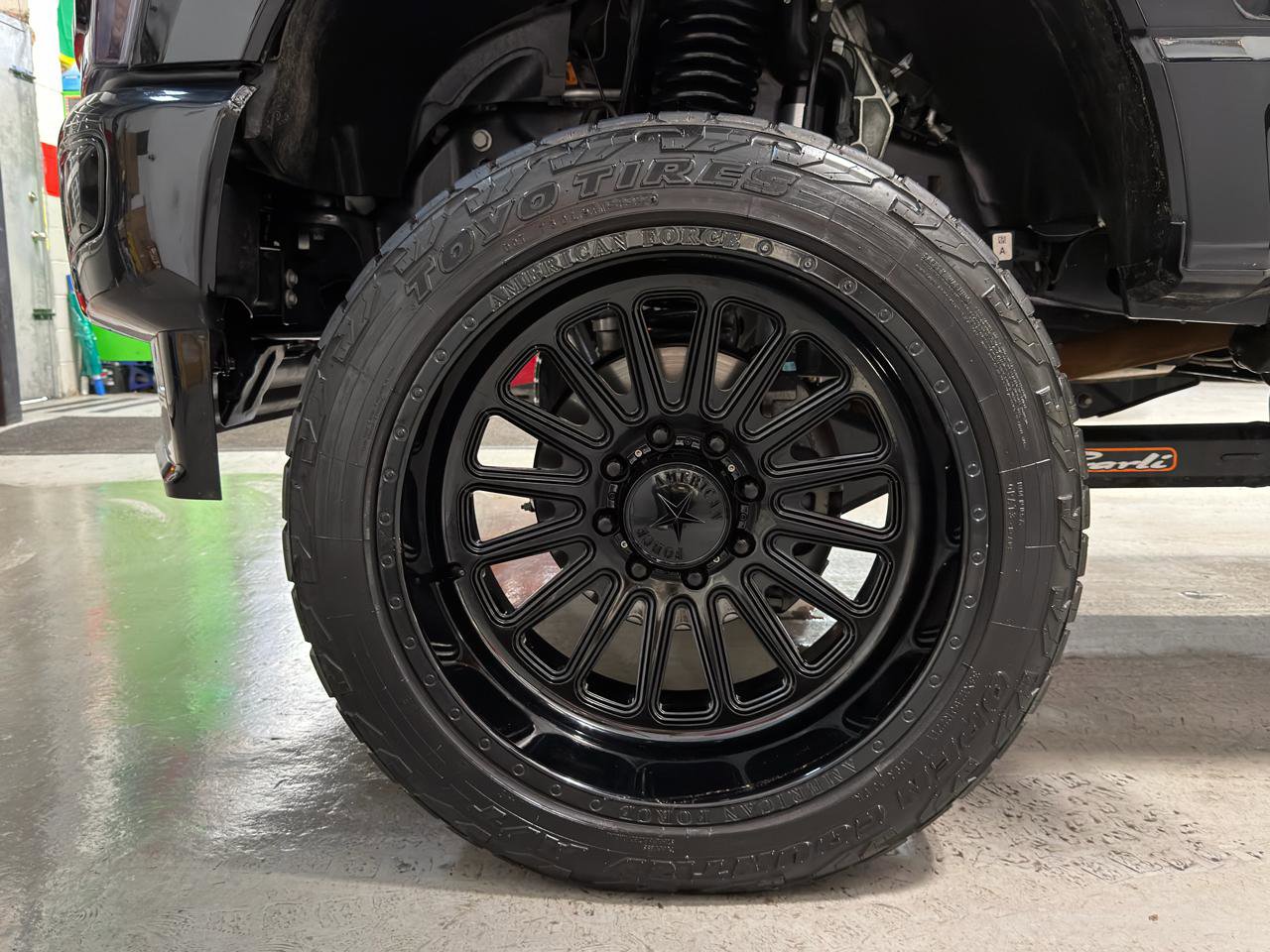 Used 2024 Ford F250 Limited w/ FX4 Off-Road Package image 11