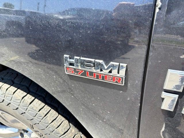 Used 2017 RAM 1500 Classic SLT w/ SLT Plus D←cor Group AWD/4WD image 11
