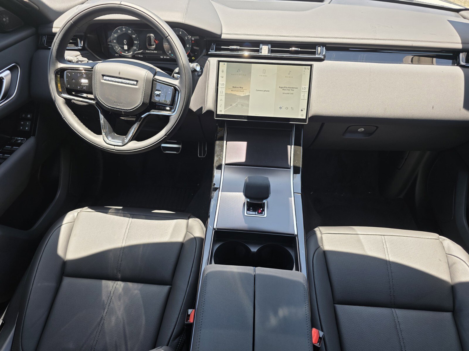 New 2026 Land Rover Range Rover Velar Dynamic SE AWD/4WD image 4