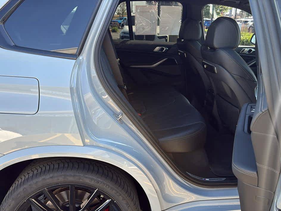 Used 2024 BMW X5 xDrive40i w/ M Sport Package AWD/4WD image 25