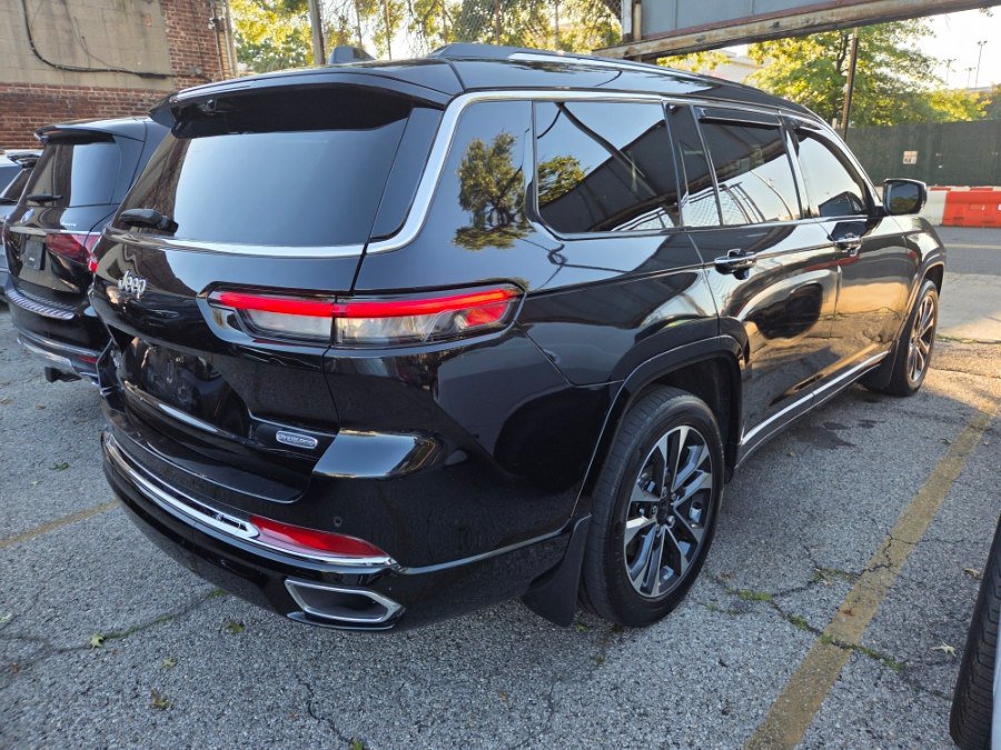 Used 2021 Jeep Grand Cherokee L Overland w/ Advanced Protech Group III AWD/4WD image 17