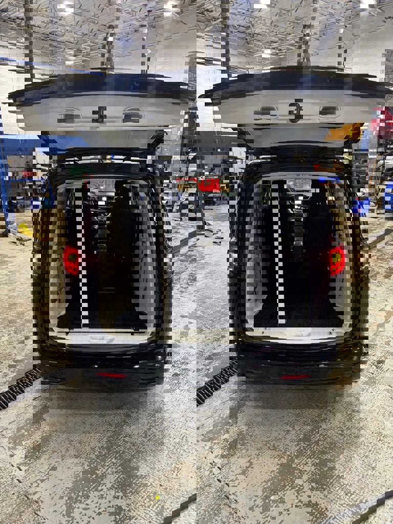 Used 2024 Chrysler Voyager LX image 16