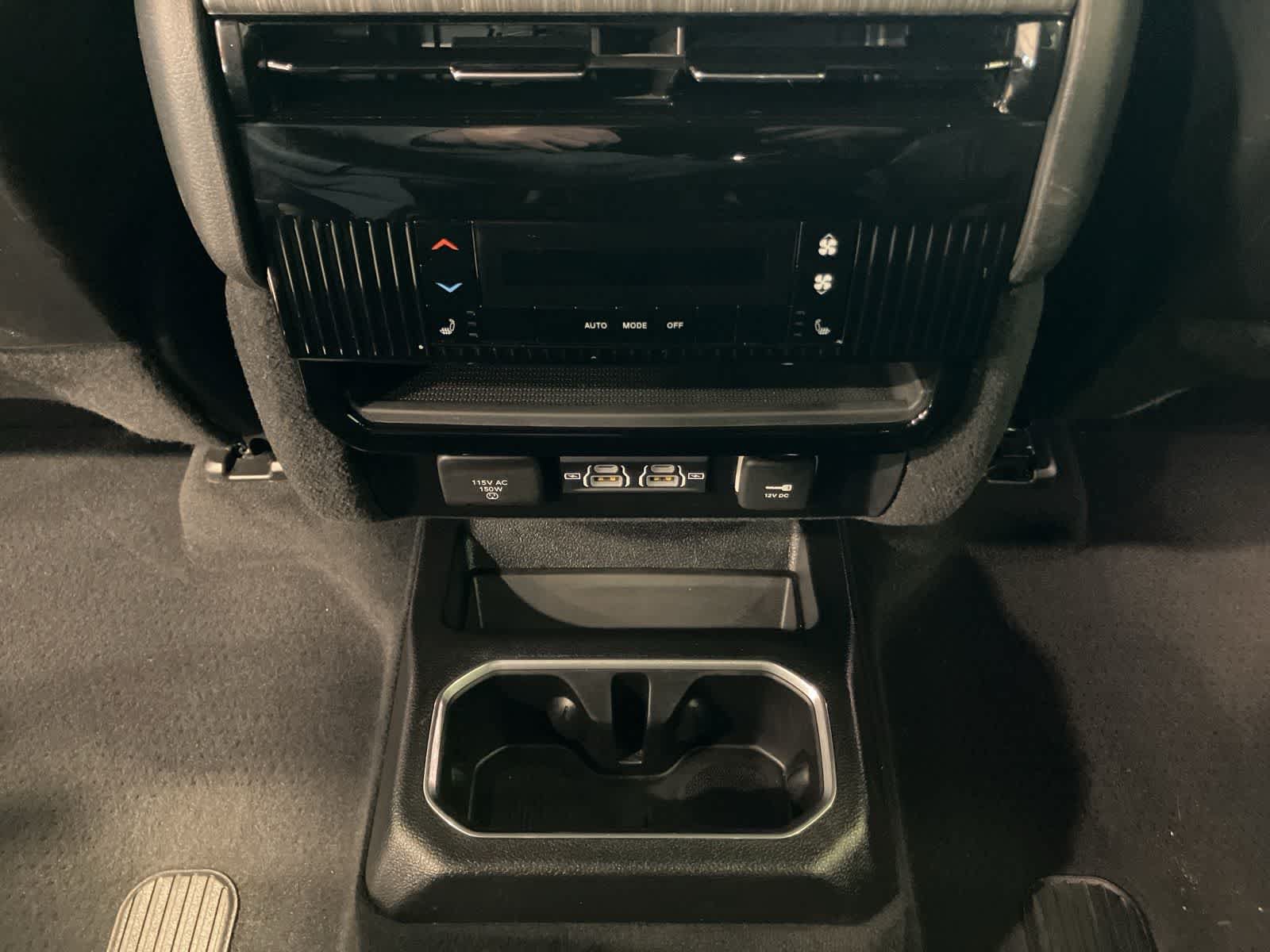 Used 2024 Jeep Wagoneer Series III AWD/4WD image 25