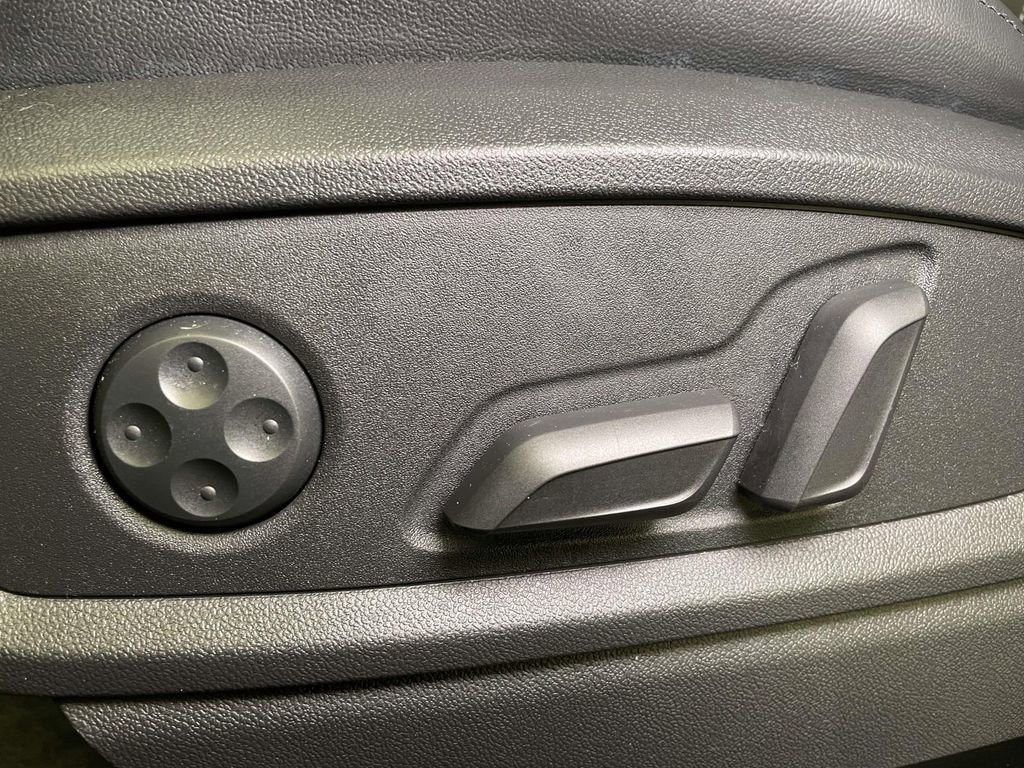 Used 2022 Audi Q5 2.0T Premium image 17