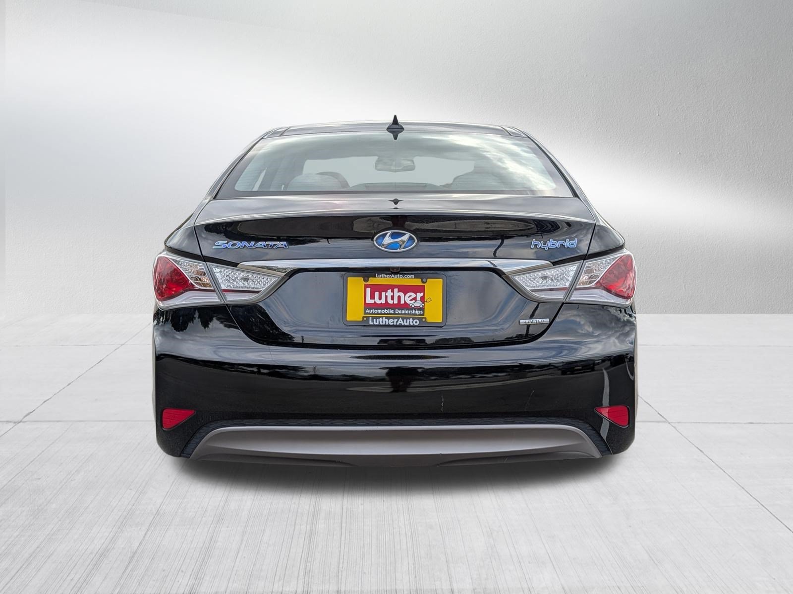 Used 2015 Hyundai Sonata Limited w/ Option Group 02 FWD image 6