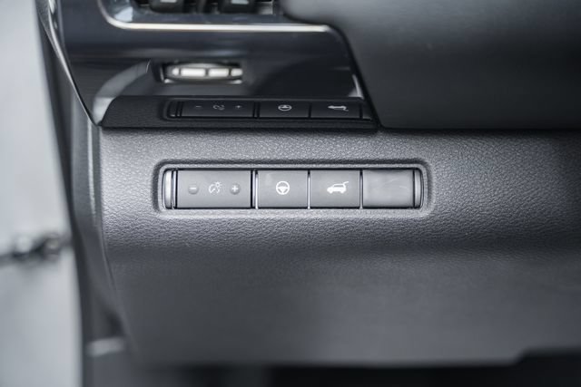 Used 2025 Nissan Pathfinder SV AWD/4WD image 46