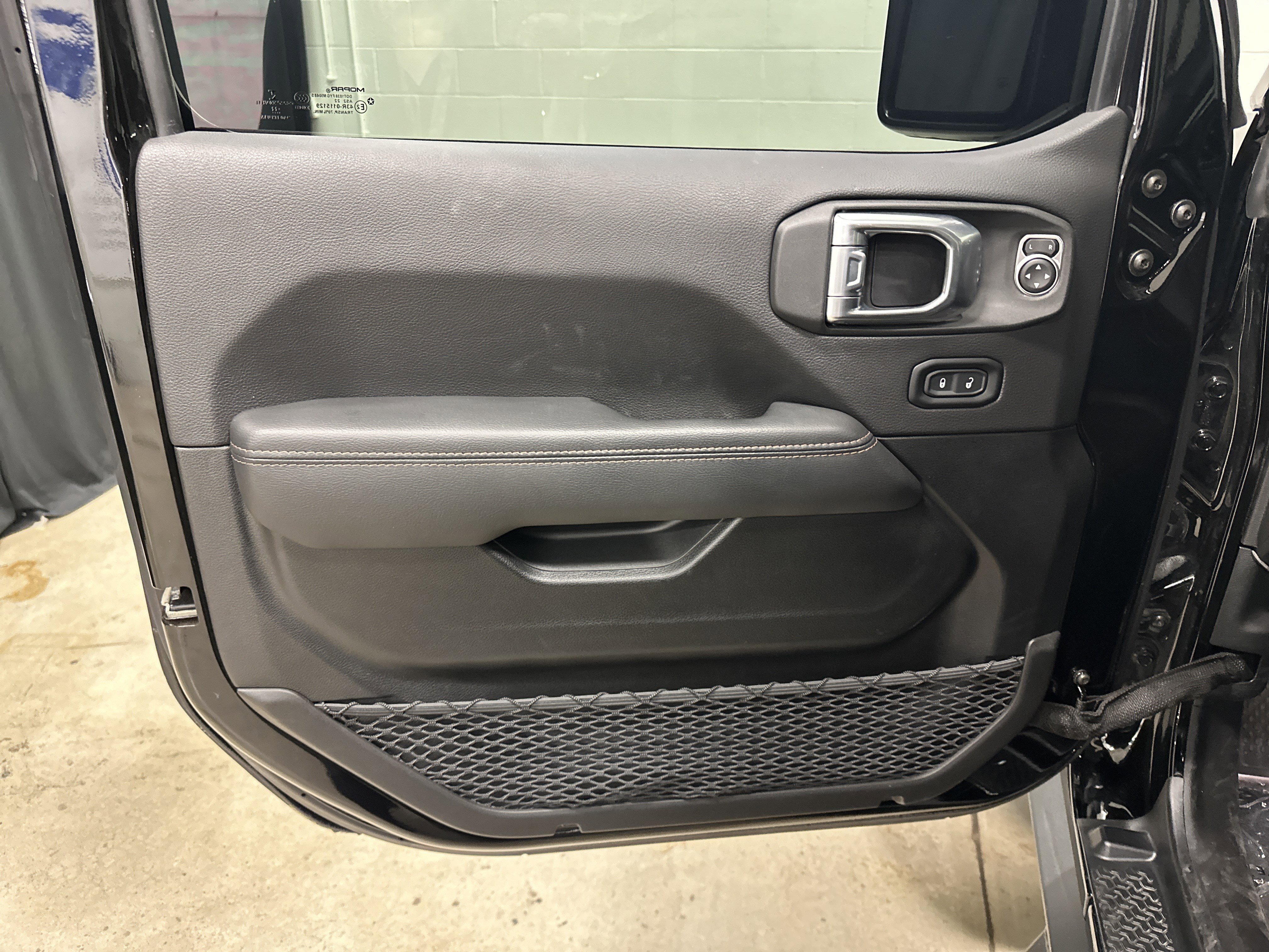 Used 2022 Jeep Wrangler Unlimited Rubicon w/ Xtreme Recon 35" Tire Package image 14