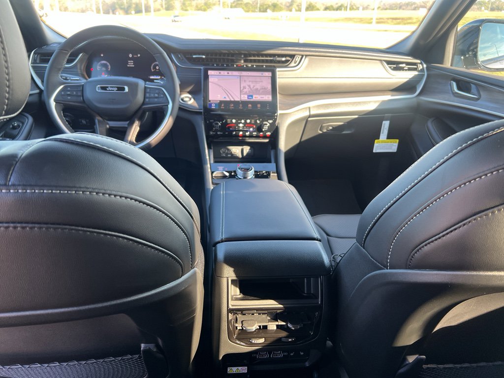 New 2025 Jeep Grand Cherokee Limited w/ Luxury Tech Group II AWD/4WD image 11