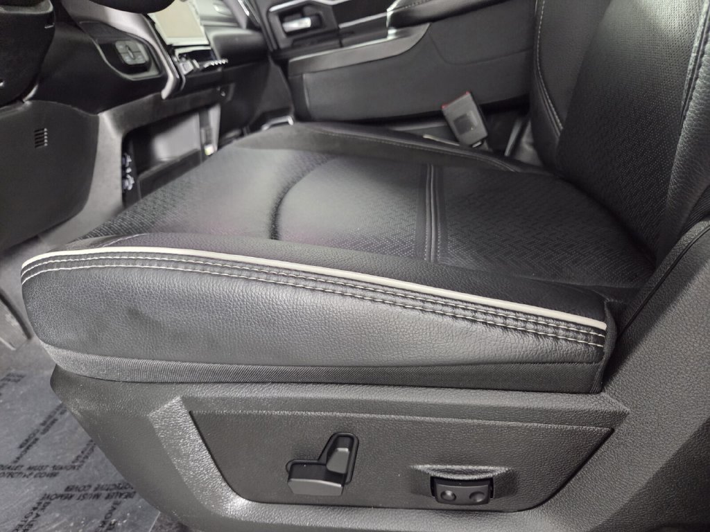Used 2026 RAM 2500 Laramie AWD/4WD image 13