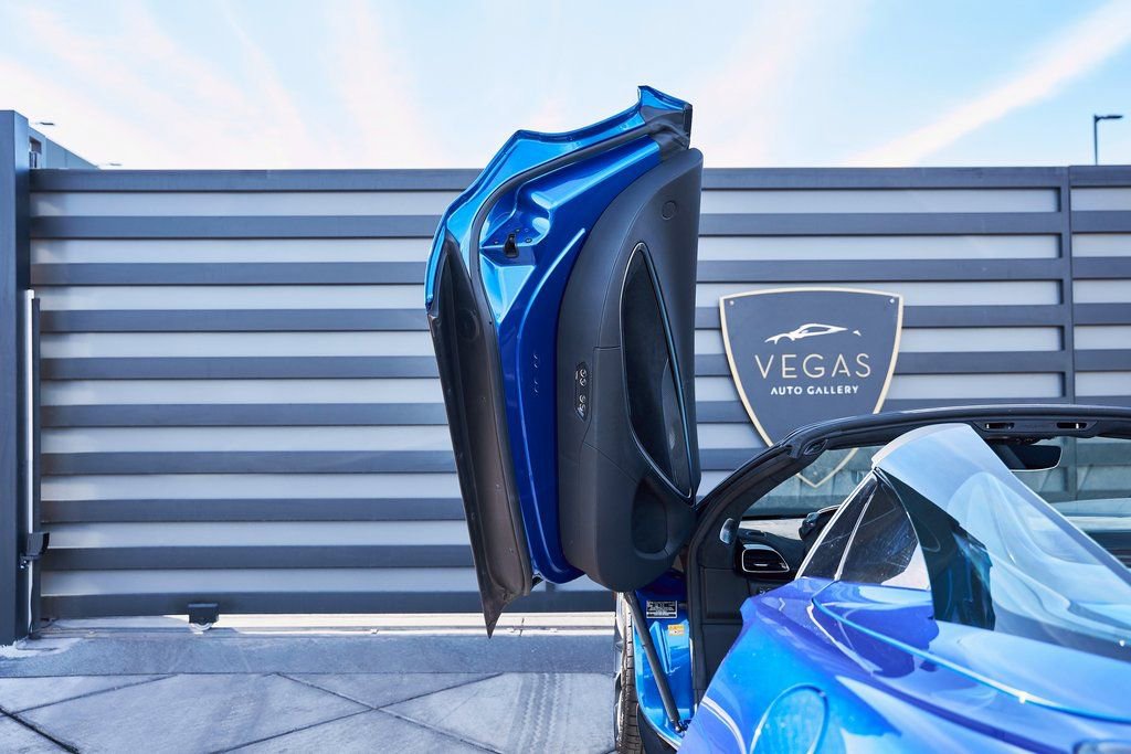 Used 2025 McLaren Artura Spider RWD image 36