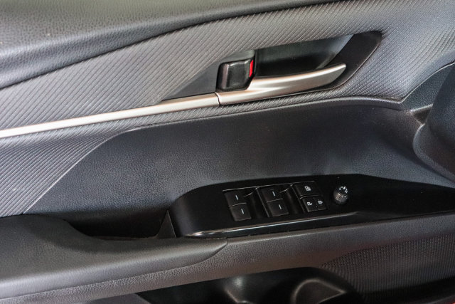 Used 2025 Toyota Camry SE w/ Convenience Package FWD image 21