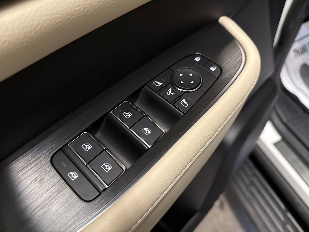 Used 2025 Nissan Armada Platinum w/ Convenience Package image 17