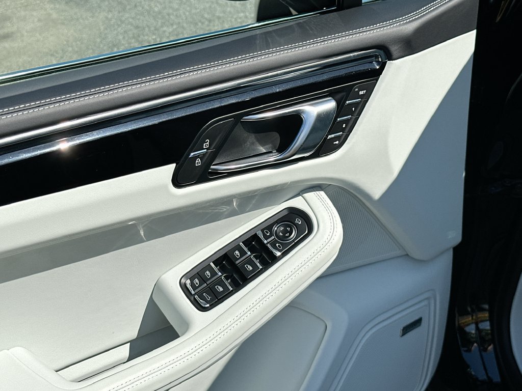 New 2026 Porsche Macan AWD/4WD image 20