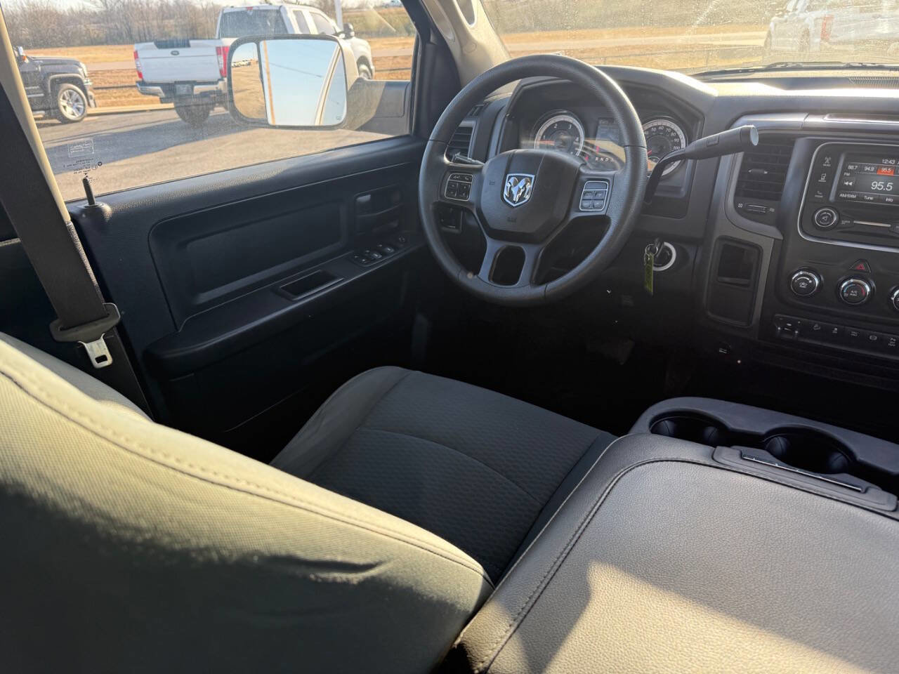 Used 2018 RAM 2500 Tradesman w/ Chrome Appearance Group image 32