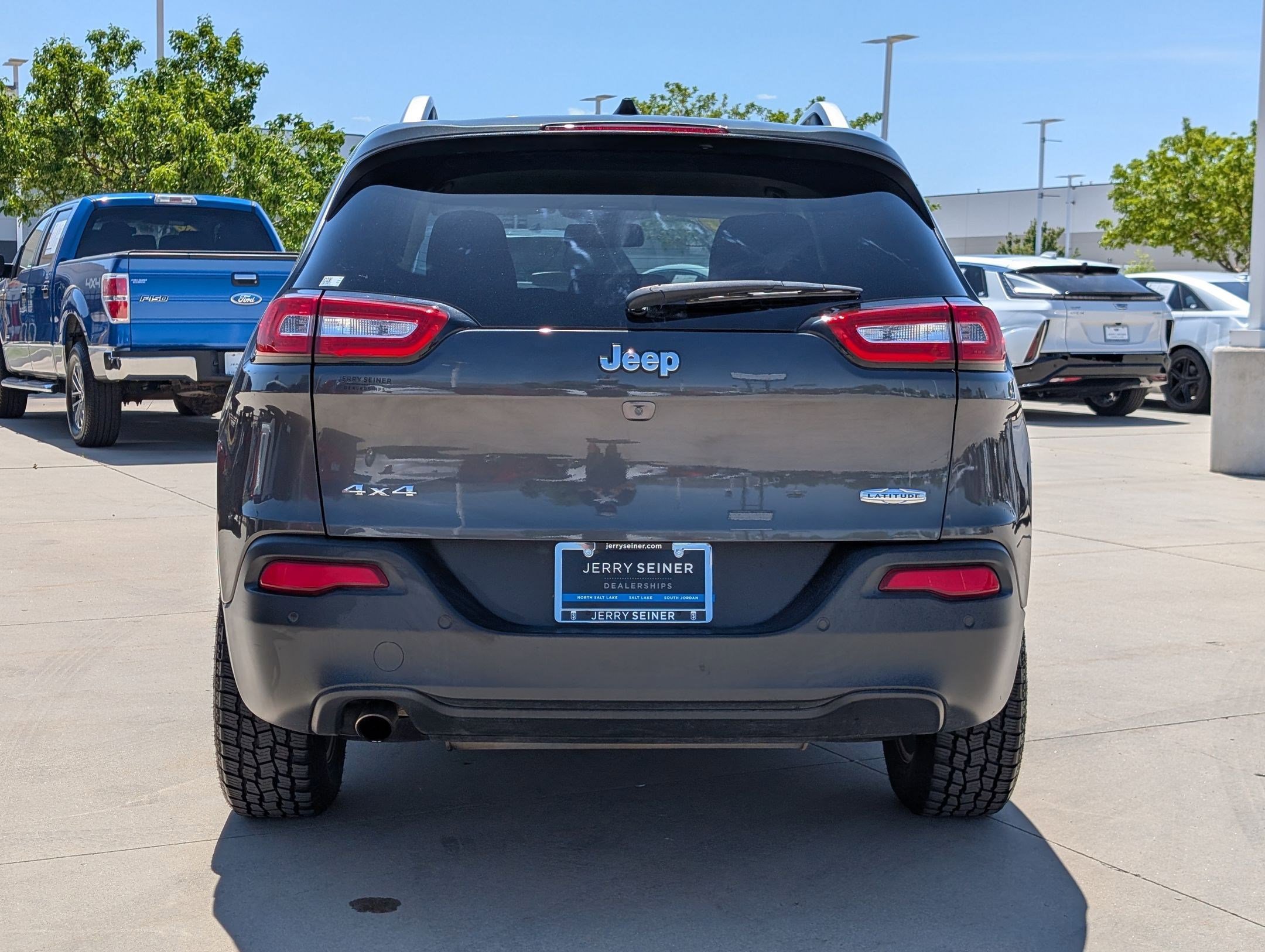 Used 2017 Jeep Cherokee Latitude w/ Safety/Convenience Group AWD/4WD image 4