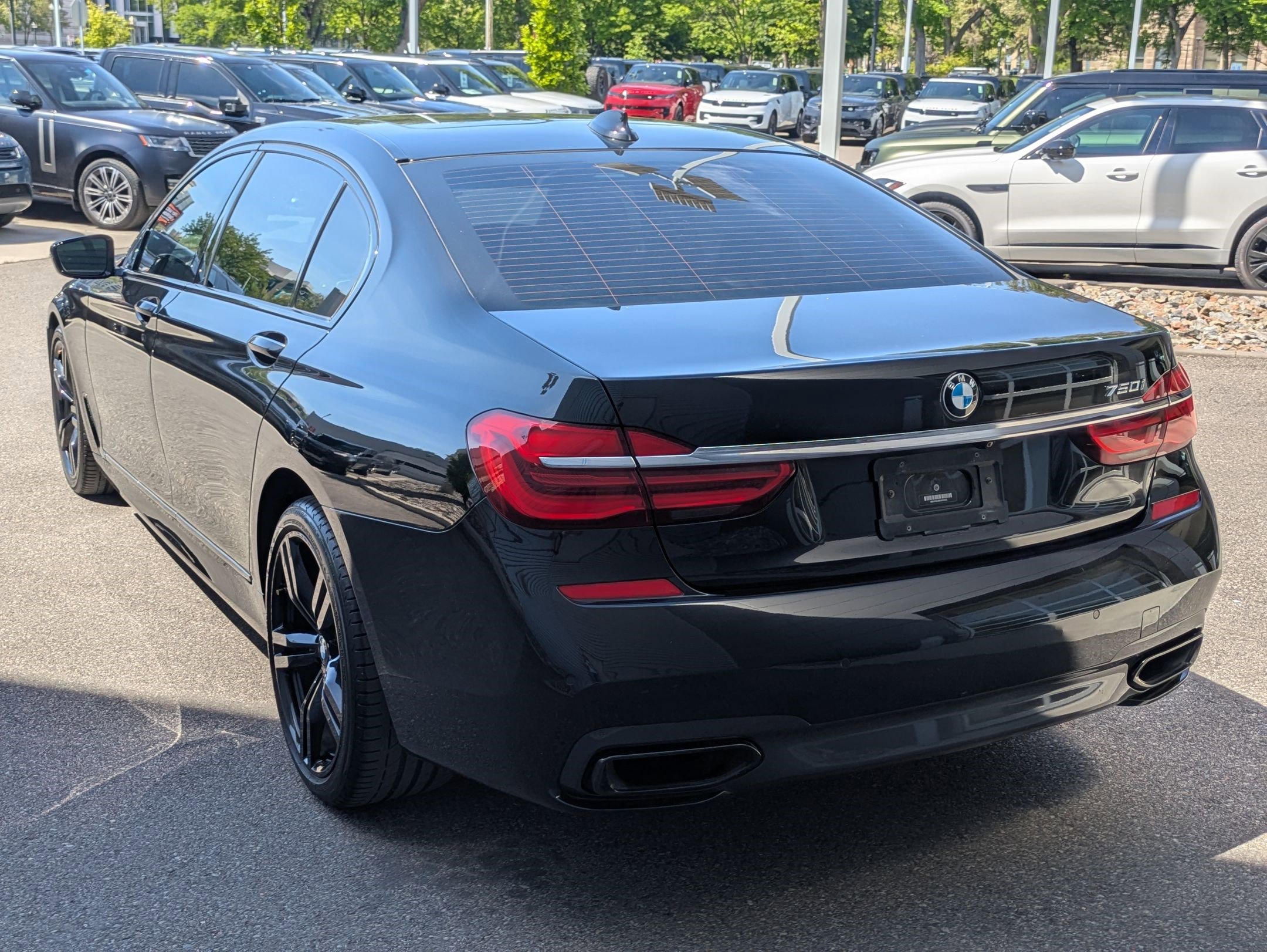 Used 2019 BMW 750i w/ M Sport Package RWD image 5