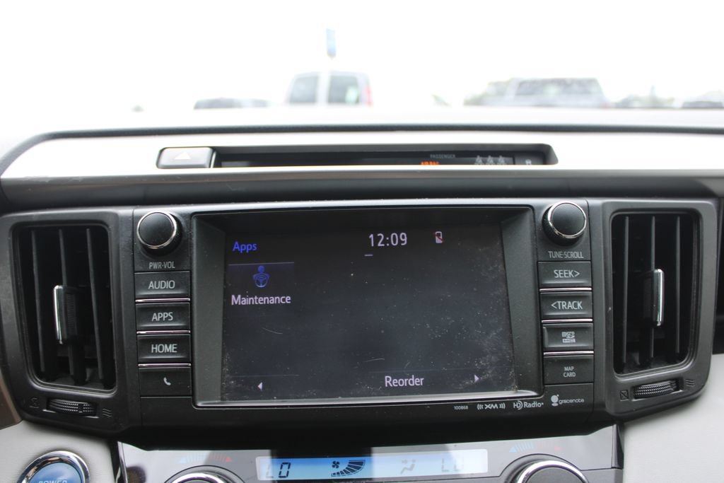 Used 2018 Toyota RAV4 XLE AWD/4WD image 48