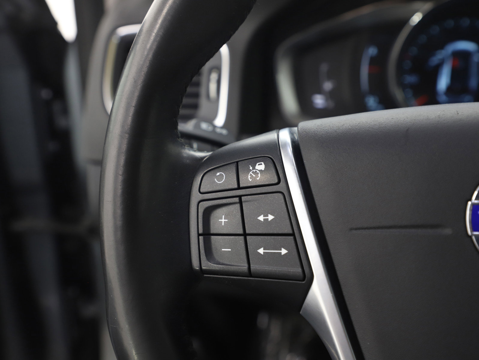 Used 2016 Volvo V60 T5 Cross Country Platinum image 25