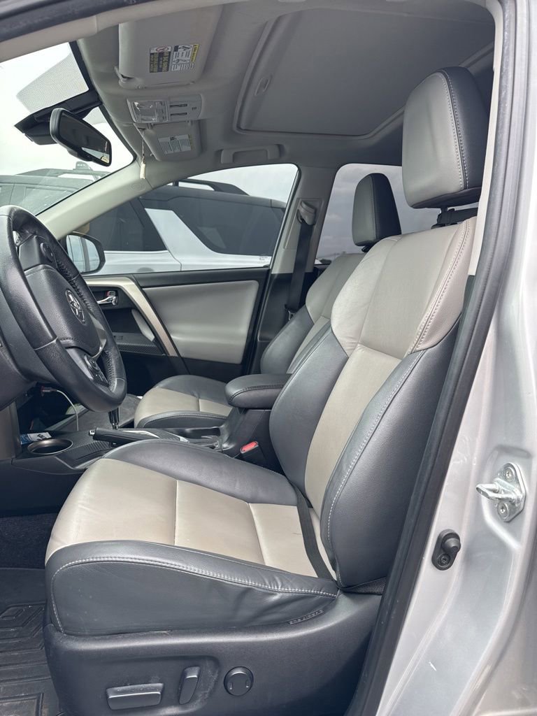Used 2015 Toyota RAV4 Limited w/ Technology Package AWD/4WD image 7