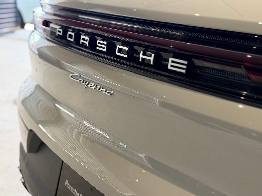 New 2026 Porsche Cayenne AWD/4WD image 36