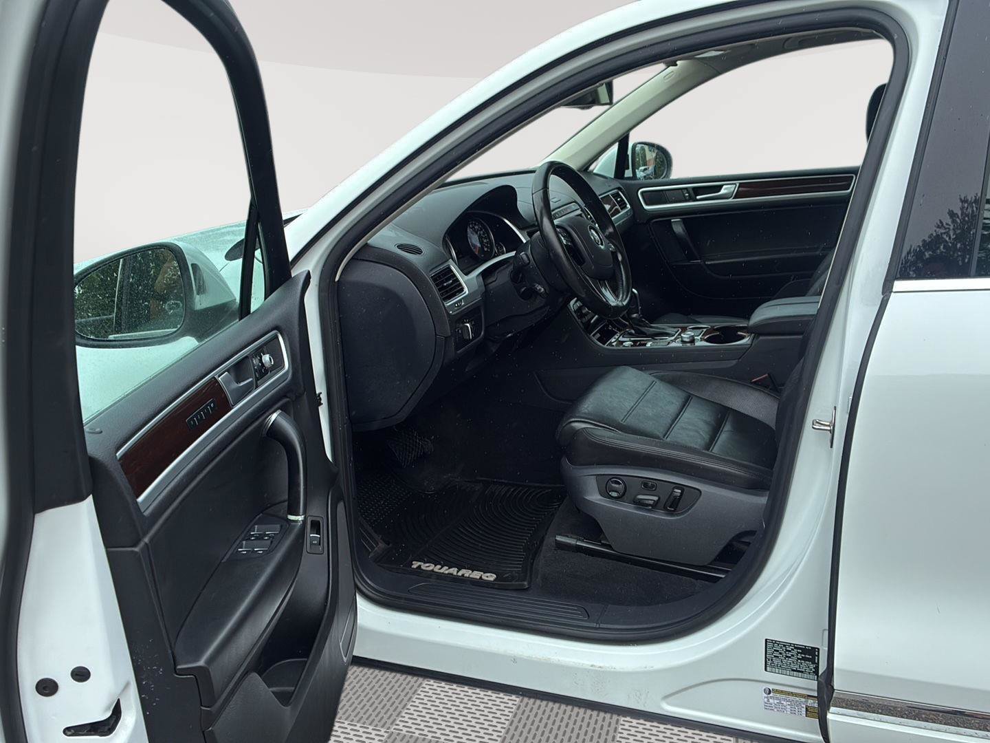 Used 2016 Volkswagen Touareg VR6 AWD/4WD image 29