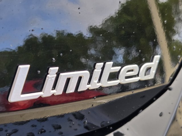 Used 2024 Hyundai Elantra Limited FWD image 14