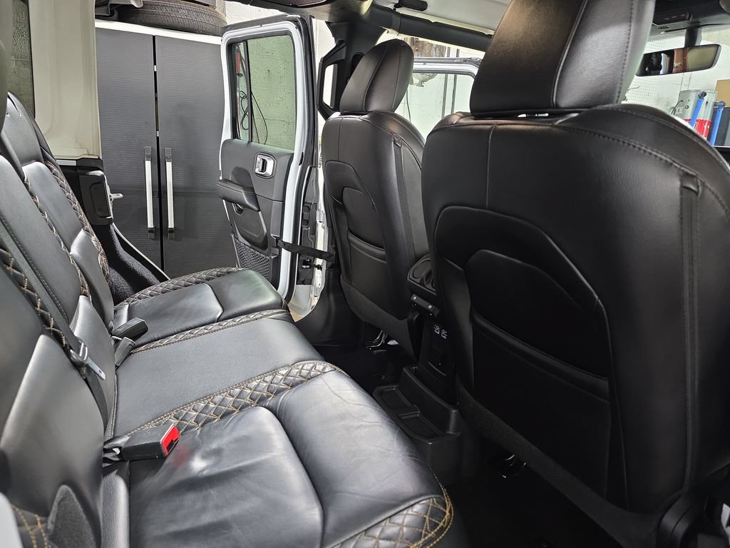 Used 2021 Jeep Wrangler Unlimited Sahara AWD/4WD image 11