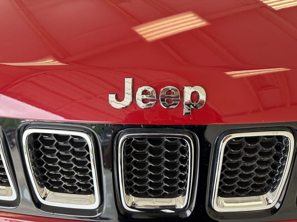 Used 2019 Jeep Compass Latitude w/ Cold Weather Group FWD image 32