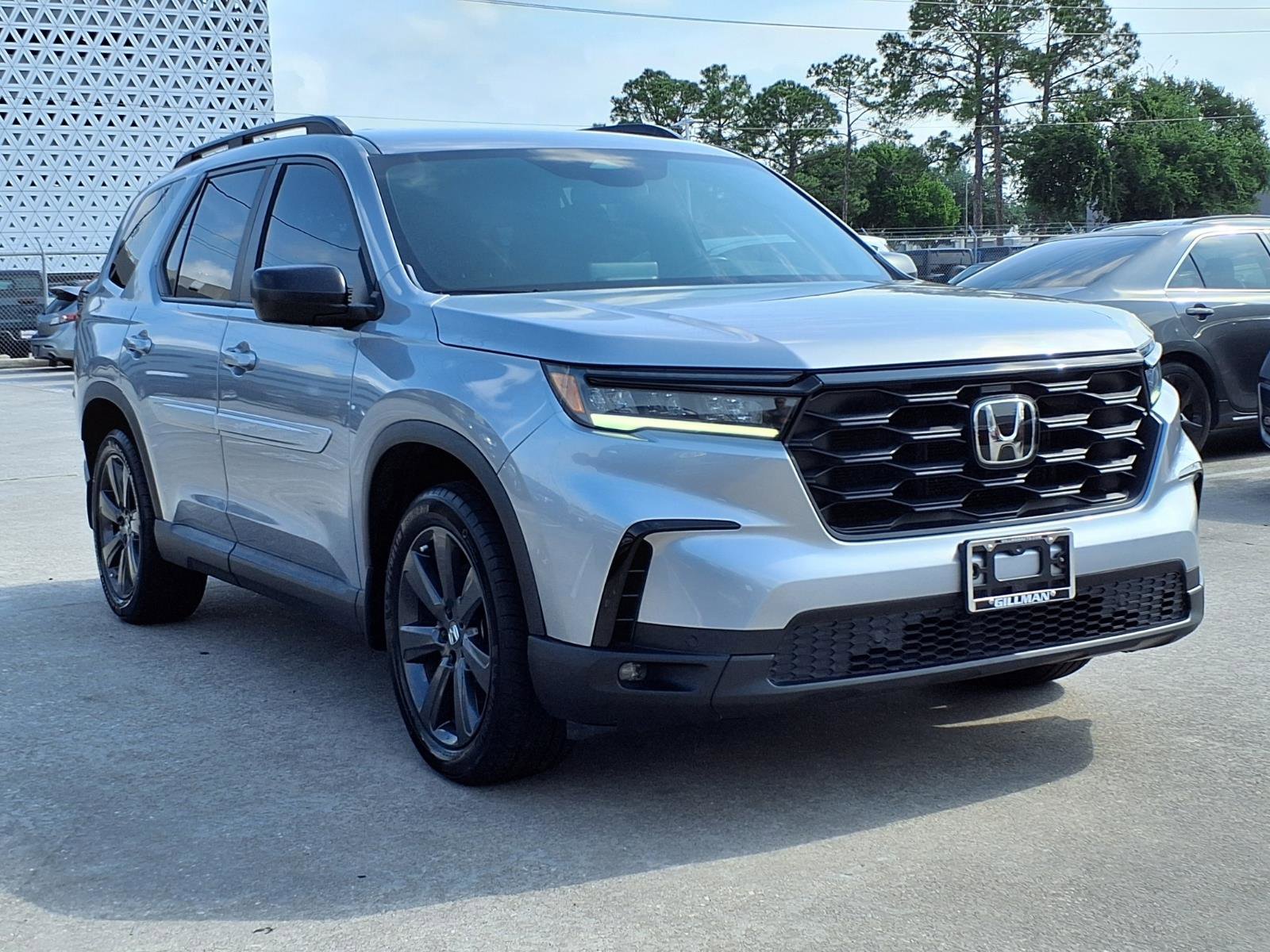 Used 2023 Honda Pilot Sport image 2