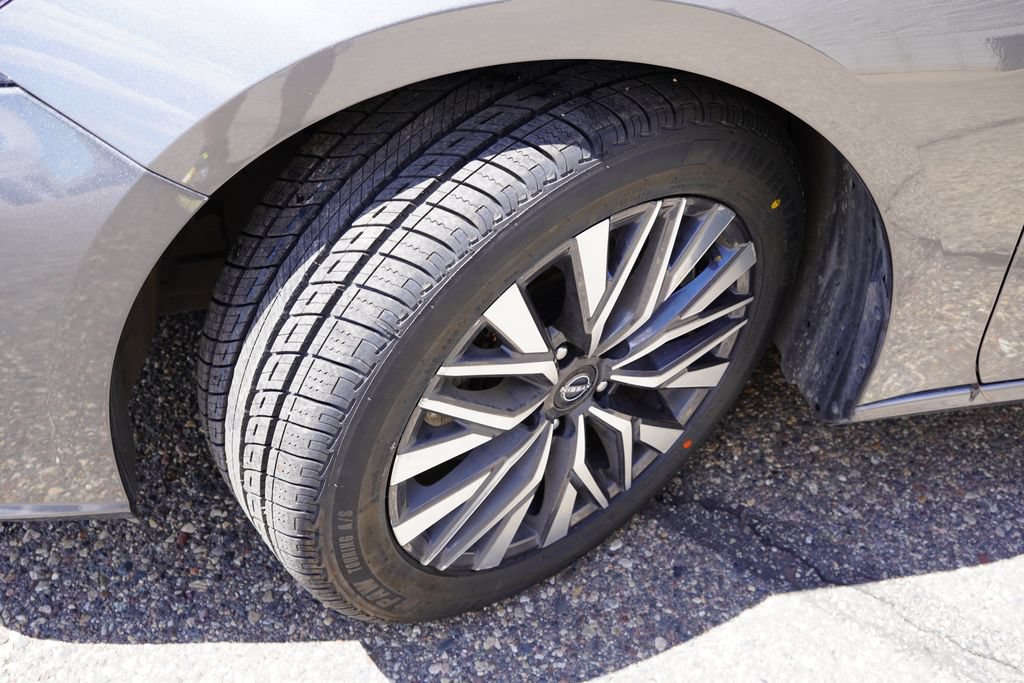 Used 2025 Nissan Altima 2.5 SV FWD image 13