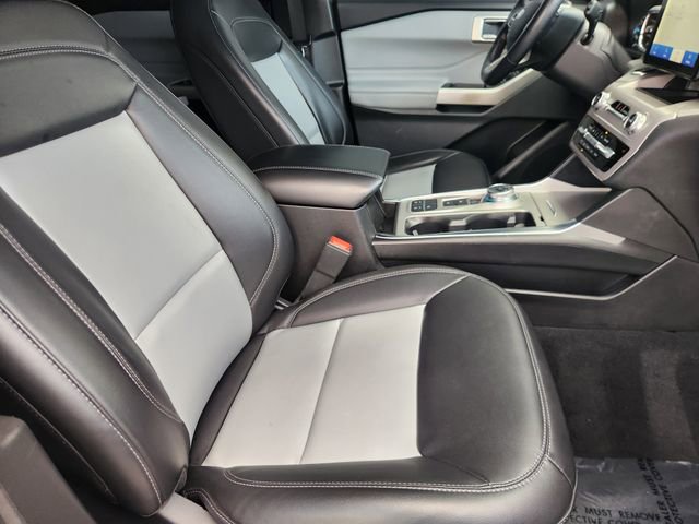 Used 2023 Ford Explorer XLT w/ Equipment Group 202A image 11