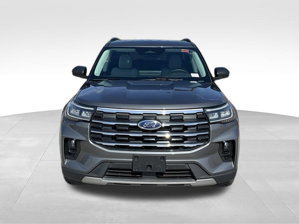 Used 2025 Ford Explorer Active w/ Active Comfort Package RWD image 3